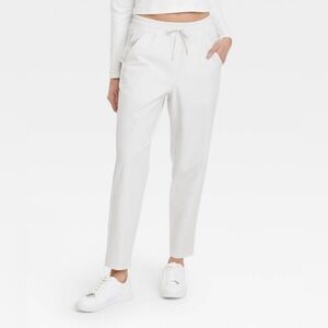 All In Motion Women's Stretch Woven
High-Rise Taper Pant Soft White XXL